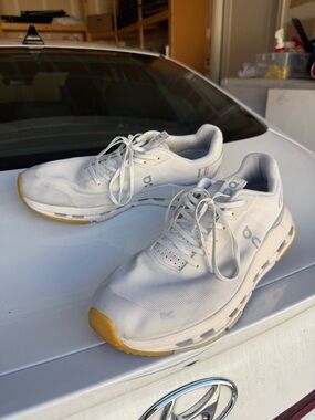 On Cloud Running Men’s Cloudnova 2 White Running Shoes size 12